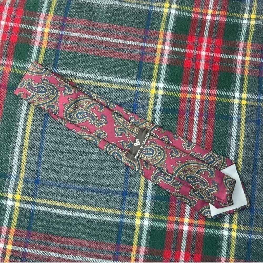 Mario Valentino Red Silk Paisley Print Classic Neck Tie